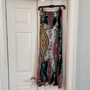 Beautiful multicolor print maxi skirt.